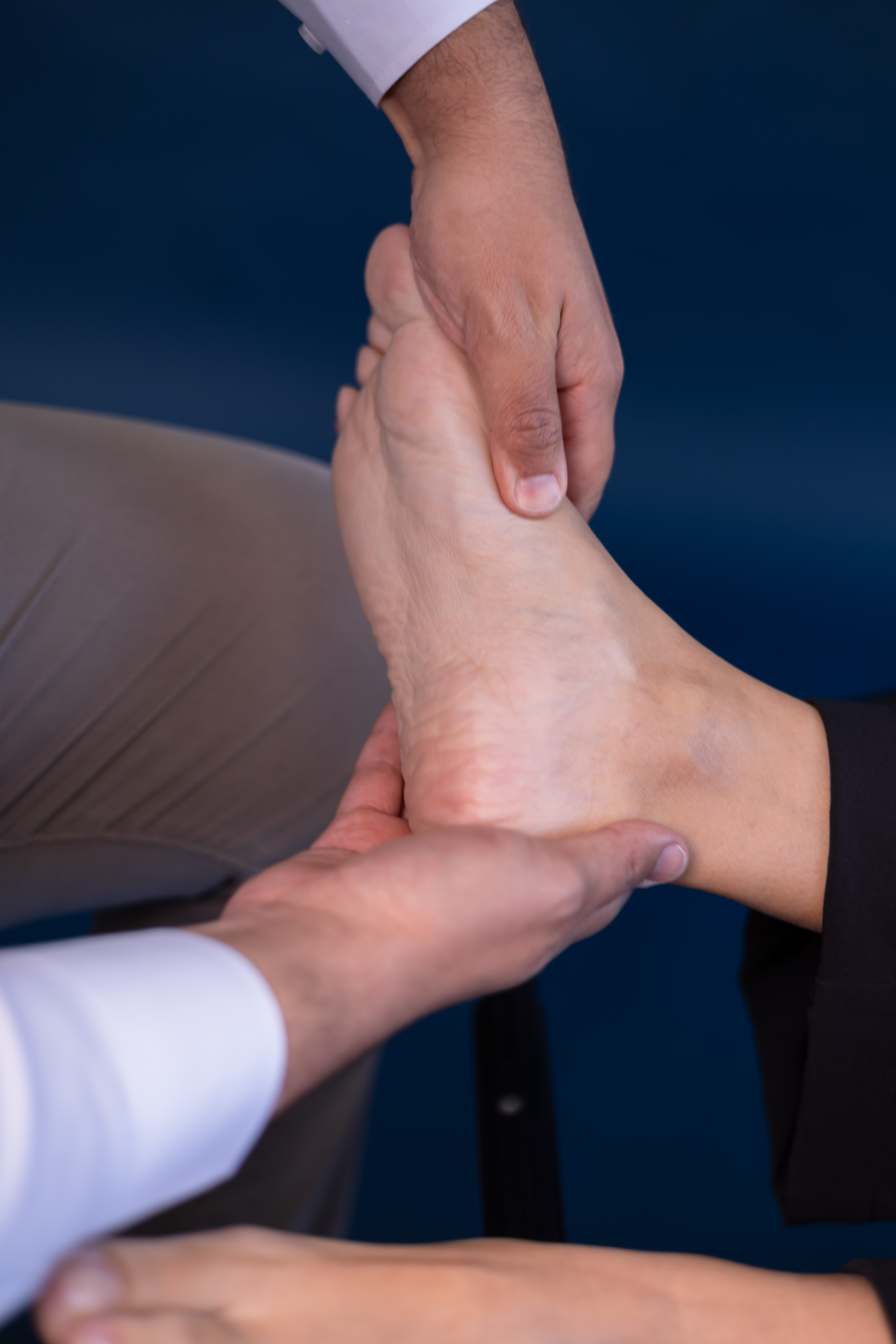 Pés durante sessão de reflexoterapia